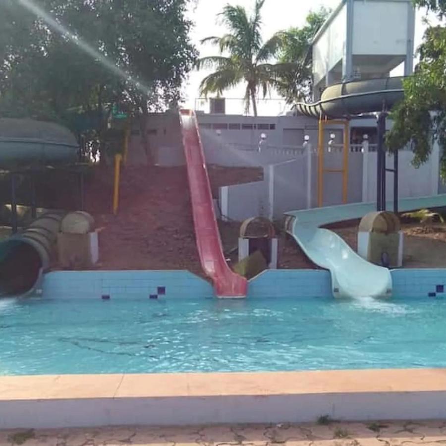 Complimentary Water Park Igatpuri Hotell Exteriör bild
